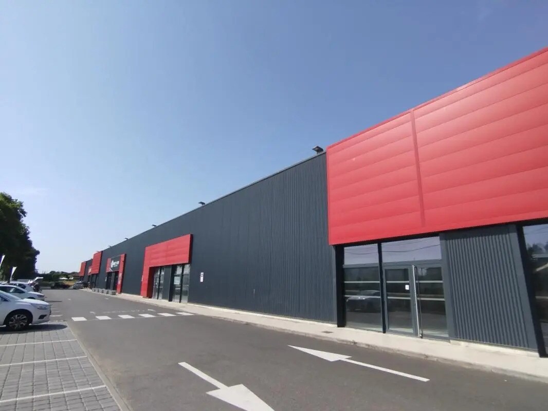 Local d’activités dans Saint-Jory à louer Photo de l’immeuble– Image 1 sur 3