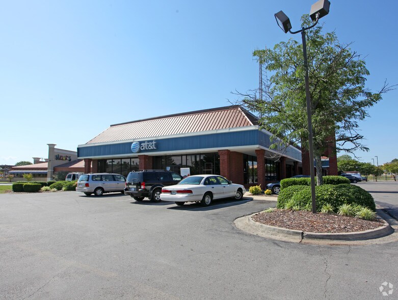 4929 University Dr NW, Huntsville, AL à louer - Photo de l’immeuble – Image 3 sur 4