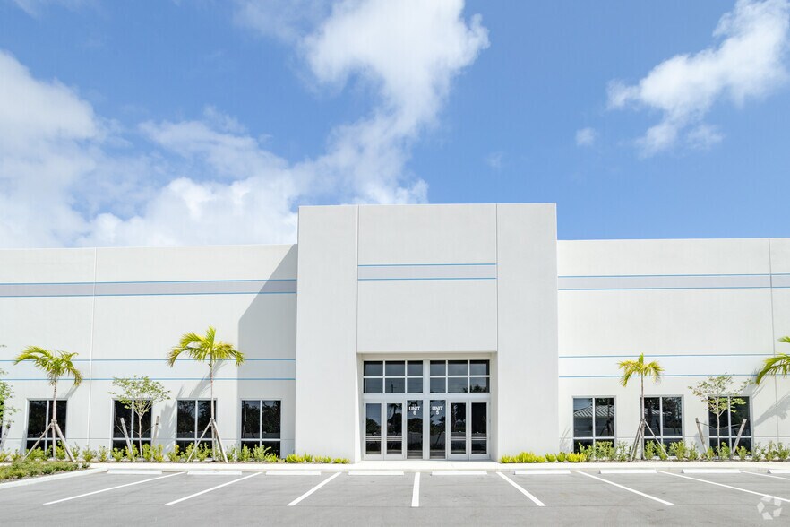 1501 N Florida Mango Rd, West Palm Beach, FL à louer - Photo de l’immeuble – Image 2 sur 18