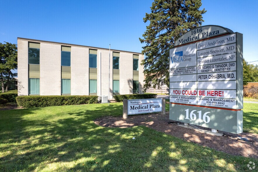 1616 Grand Ave, Waukegan, IL à louer - Photo de l’immeuble – Image 2 sur 16