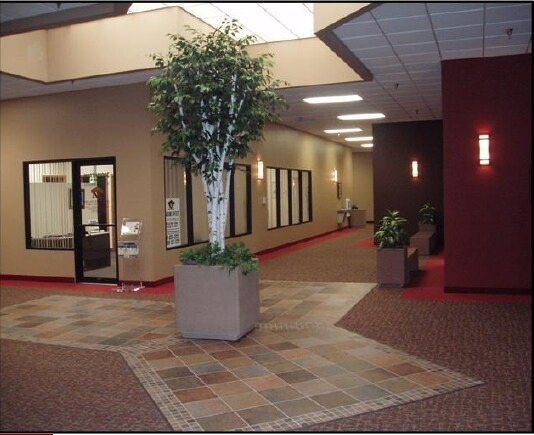 475 Chippewa Mall Dr, Chippewa Falls, WI à louer - Photo de l’immeuble – Image 2 sur 13