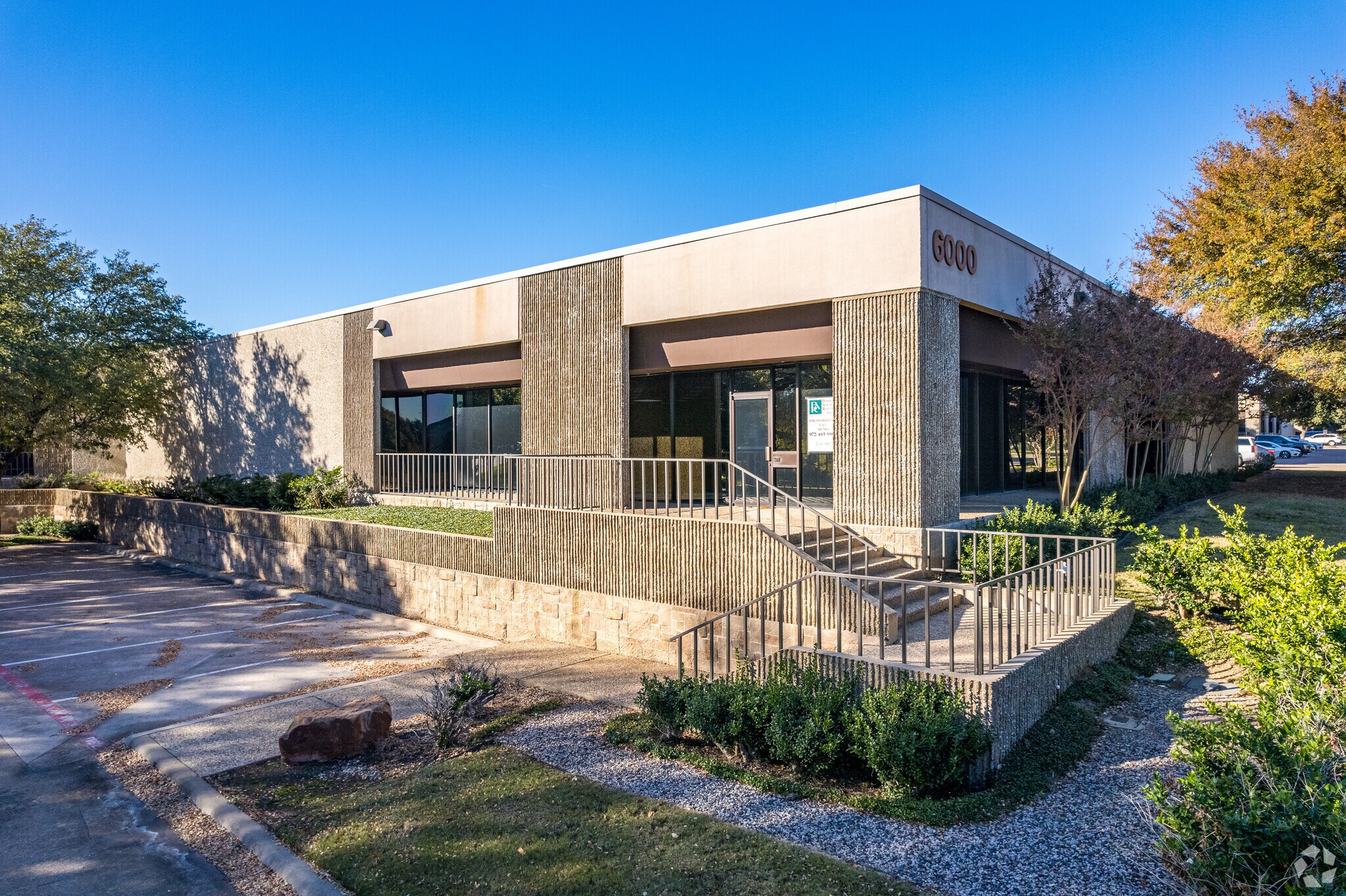 6000 Campus Circle Dr W, Irving, TX à louer Photo de l’immeuble– Image 1 sur 8