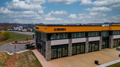 23710 Schooler Plz, Brambleton, VA à louer Photo de l’immeuble– Image 2 sur 6