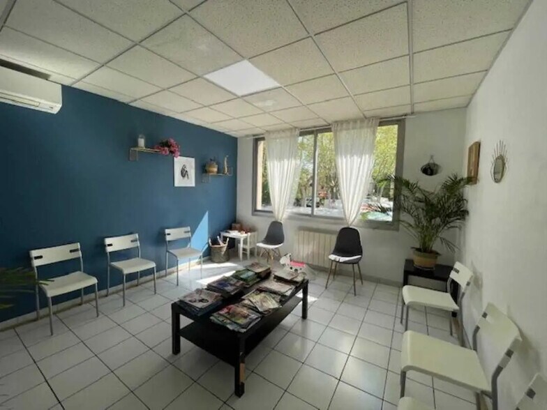 1 Rue Joliot Curie, Lyon à louer - Photo de l’immeuble – Image 3 sur 4