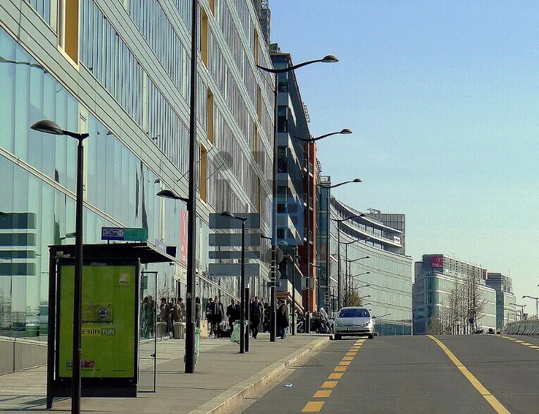 Local commercial dans Paris à louer - Photo de l’immeuble – Image 2 sur 3