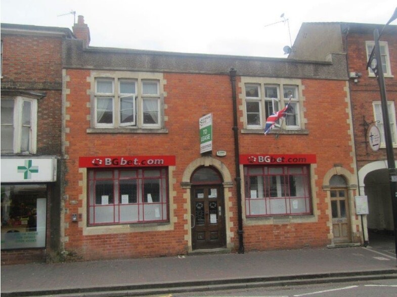 69-71 High St, Newport Pagnell à louer - Photo de l’immeuble – Image 1 sur 1