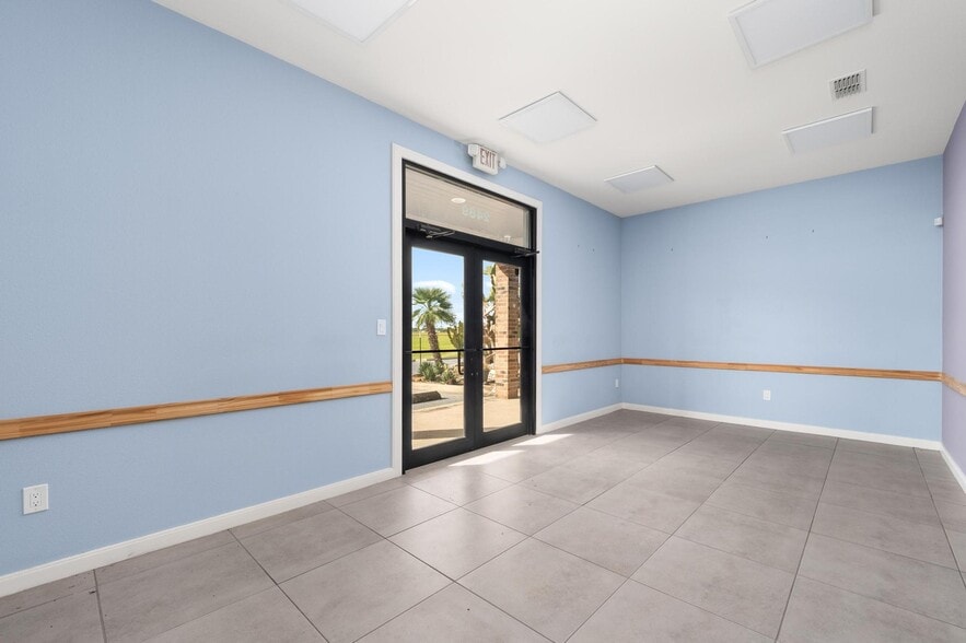2489 W Business Highway 77, San Benito, TX à louer - Hall d’entrée – Image 3 sur 11