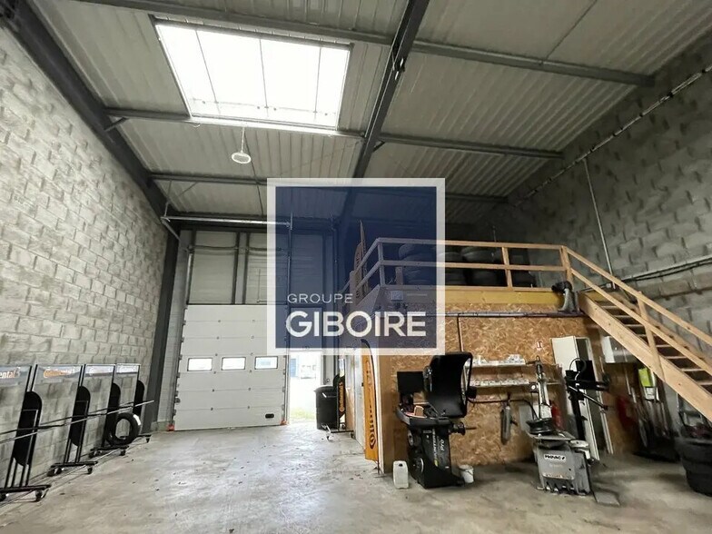 Industriel/Logistique dans Pacé à louer - Photo de l’immeuble – Image 3 sur 8