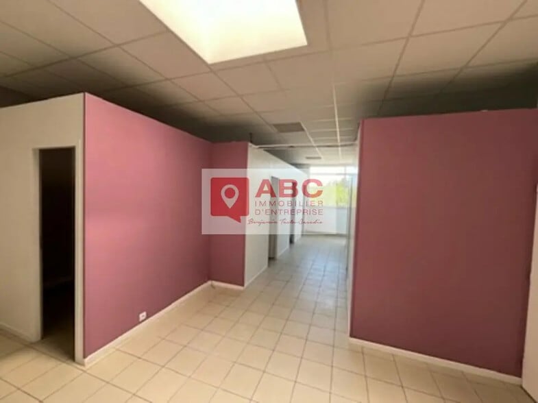 Bureau dans Le Crès à louer - Photo de l’immeuble – Image 3 sur 8