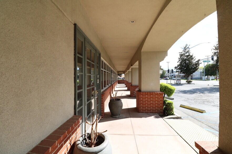 3100 19th St, Bakersfield, CA à louer - Photo de l’immeuble – Image 3 sur 22