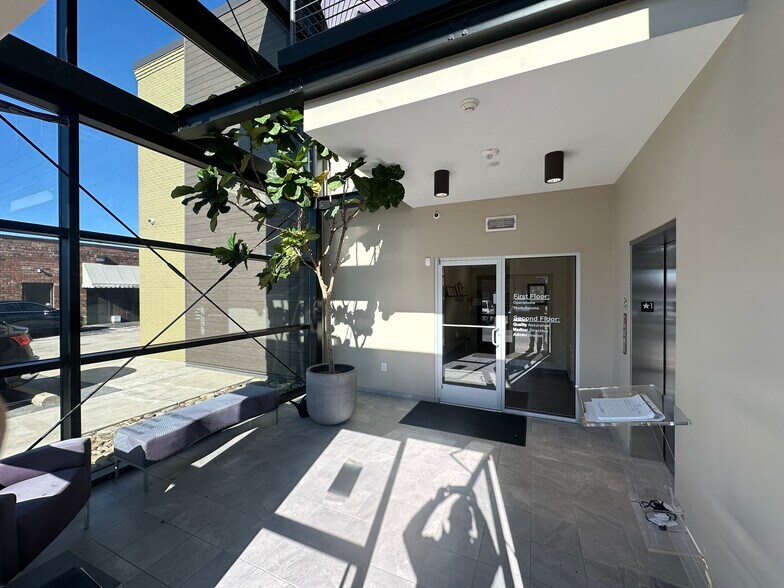 3051 Trenwest Dr, Winston-Salem, NC à vendre - Photo de l’immeuble – Image 3 sur 7