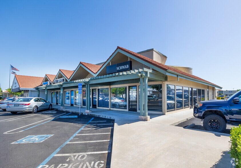 1700 McHenry Ave, Modesto, CA à louer - Photo principale – Image 3 sur 4