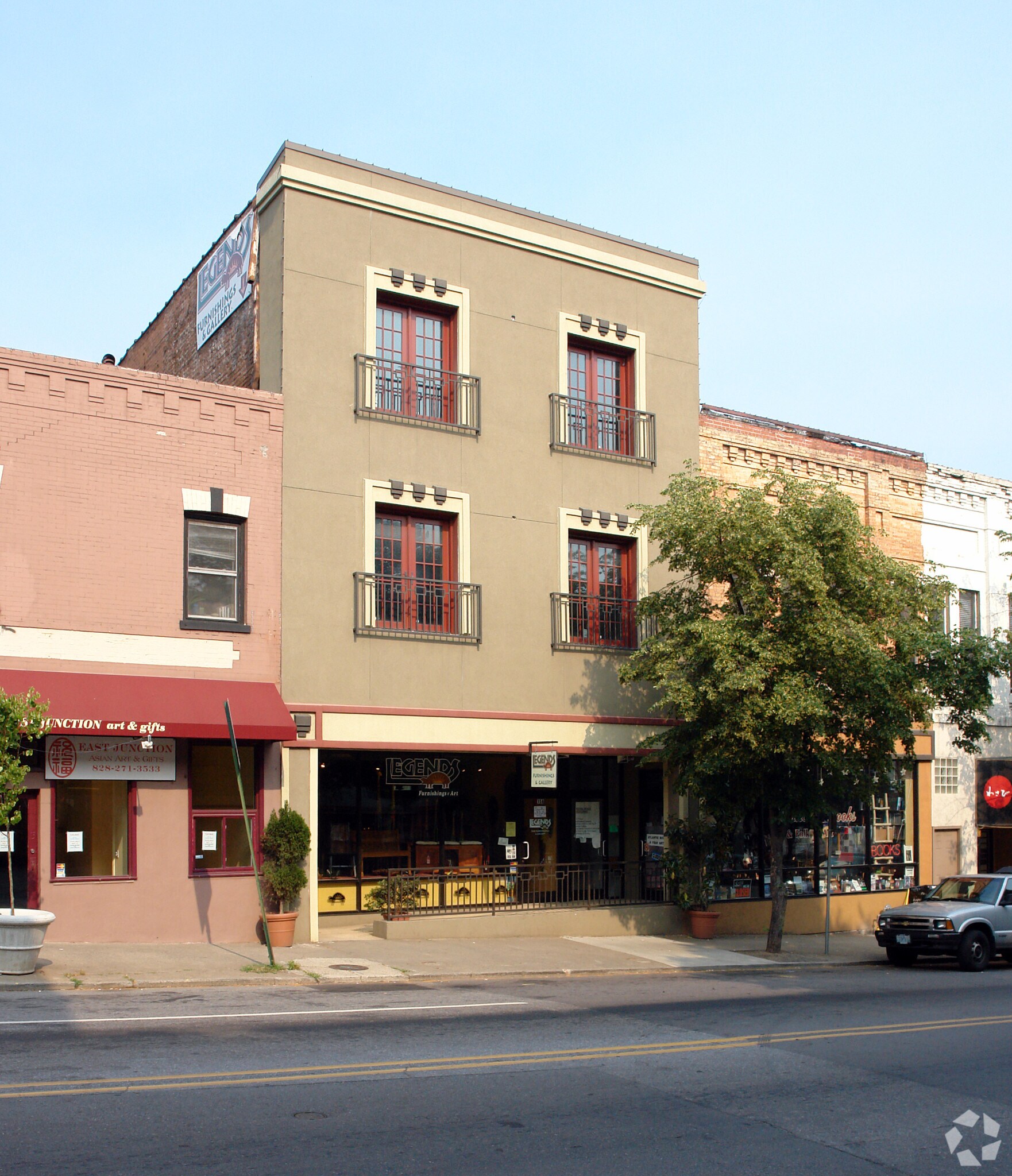 Asheville NC - 40,000sf For Sale portefeuille de 3 biens à vendre sur LoopNet.fr Photo principale– Image 1 sur 9