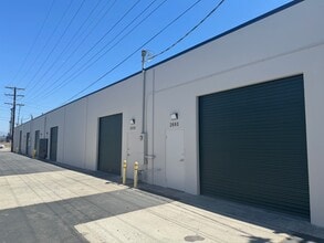 2650-2676 S Grand Ave, Santa Ana, CA à louer Photo intérieure– Image 2 sur 4