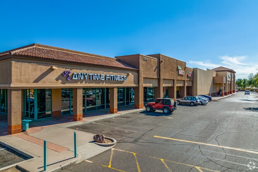 2439 E Union Hills Dr, Phoenix, AZ à louer - Photo de l’immeuble – Image 2 sur 4