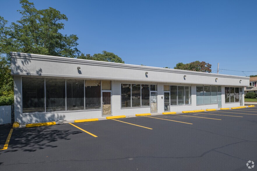1237-1247 W Shore Rd, Warwick, RI à louer - Photo de l’immeuble – Image 3 sur 11