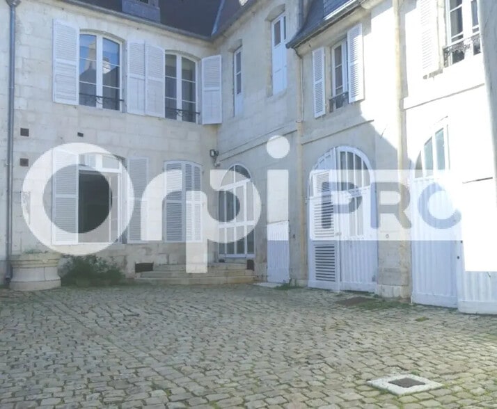 Bureau dans Bourges à louer - Photo de l’immeuble – Image 1 sur 6
