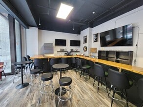 351-355 5th Ave, Pittsburgh, PA à louer Photo intérieure– Image 1 sur 17