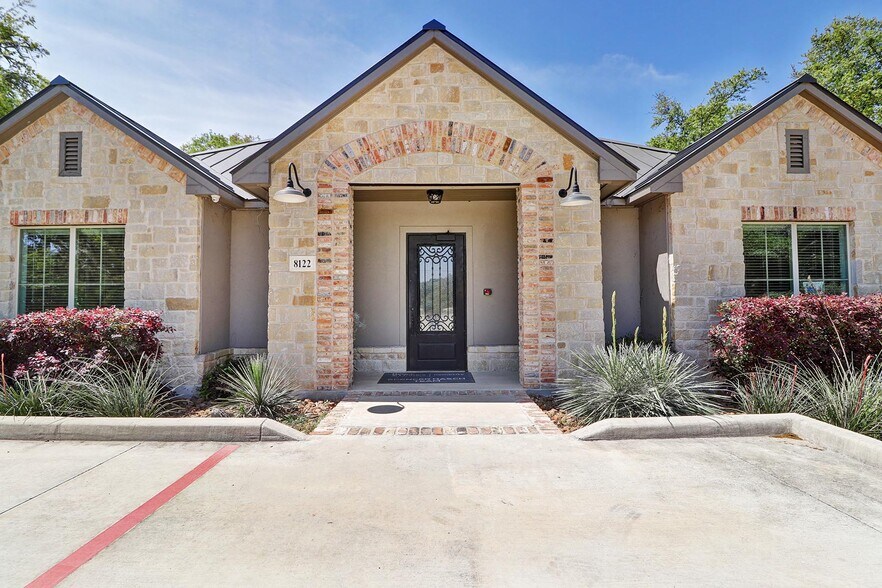 8122 Whisper Oak, San Antonio, TX à louer - Photo de l’immeuble – Image 2 sur 10