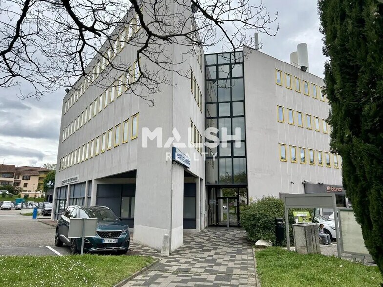 Bureau dans Saint-Genis-Laval à louer - Photo de l’immeuble – Image 1 sur 9