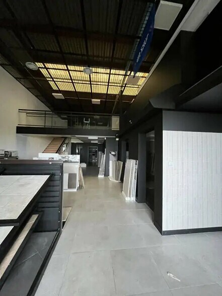 Local commercial dans Boissise-le-Roi à louer - Photo intérieure – Image 1 sur 4