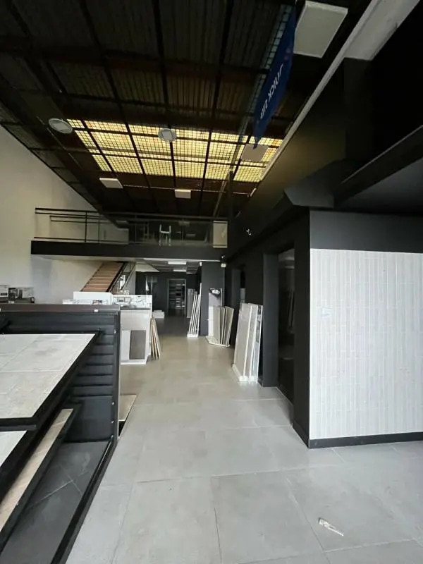 Local commercial dans Boissise-le-Roi à louer Photo intérieure– Image 1 sur 5