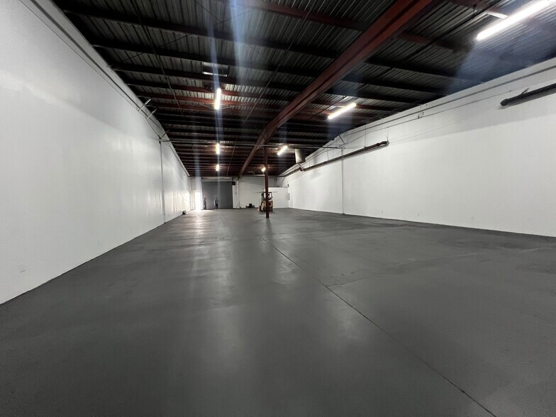 4903 Long Beach Ave, Los Angeles, CA à louer - Photo de l’immeuble – Image 1 sur 5