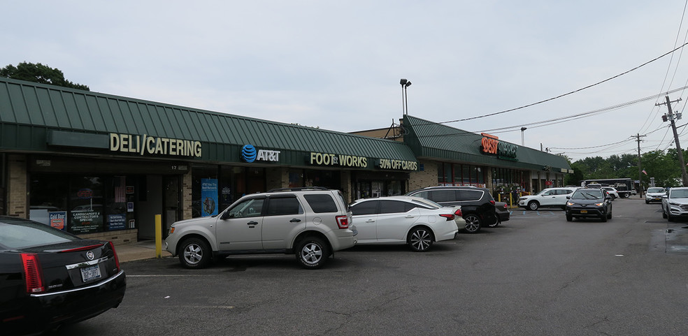 13-19 Udall Rd, West Islip, NY à louer - Photo de l’immeuble – Image 2 sur 3