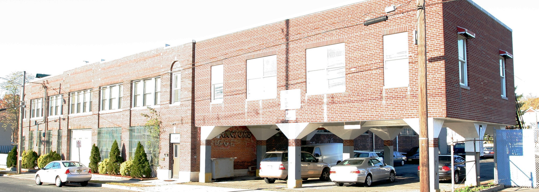 407 Schuyler Ave, Kearny, NJ à louer Photo principale– Image 1 sur 2