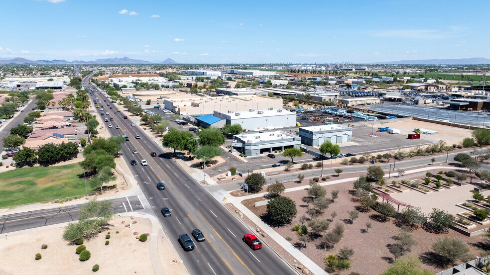8079 W Olive Ave, Peoria, AZ à louer - Photo de l’immeuble – Image 2 sur 12