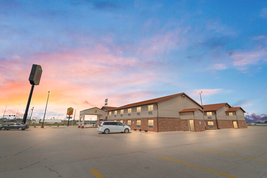 500 E A St, Ogallala, NE à vendre - Photo de l’immeuble – Image 1 sur 42