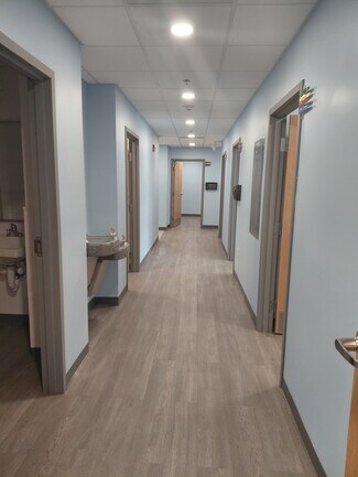 Plus de détails pour 32 Stiles Rd, Salem, NH - Bureau/Médical à louer