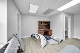 133 N Aurora St, West Chicago, IL à louer Photo intérieure– Image 2 sur 7