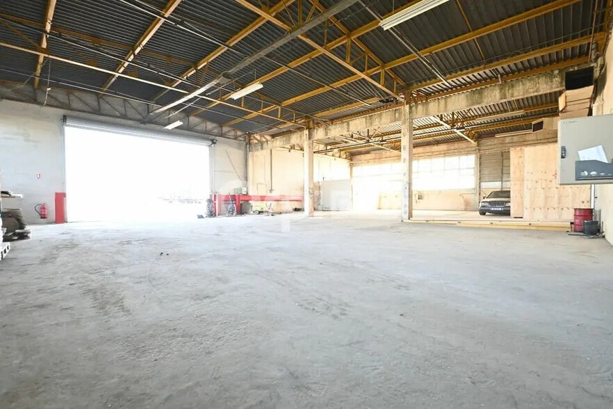 Local d’activités dans Saint-Pierre-de-Chandieu à louer - Photo intérieure – Image 1 sur 12