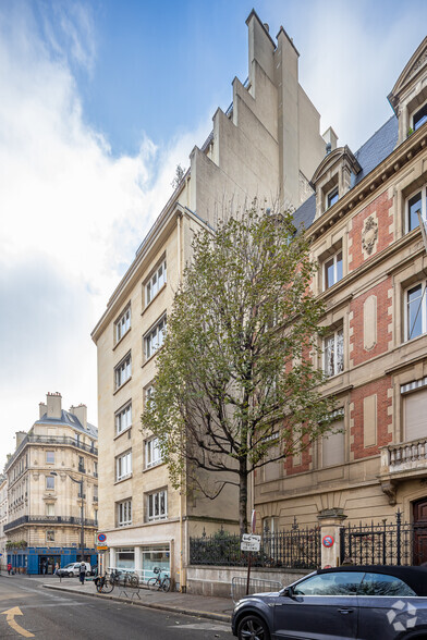 21 Rue D'Artois, Paris à louer - Photo de l’immeuble – Image 3 sur 3