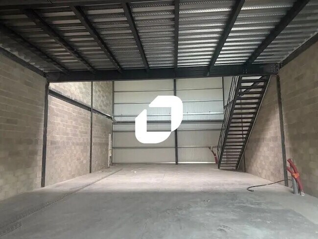 Plus de détails pour Local d’activités à vendre