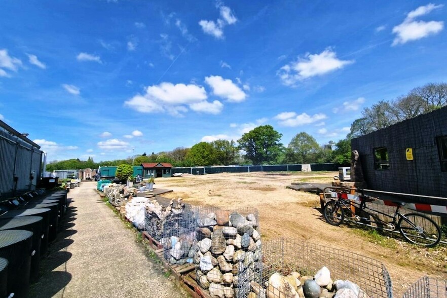 1-2 Sherfield On Loddon Garden Centre, Wildmoor Ln, Hook à louer - Photo de l’immeuble – Image 2 sur 4