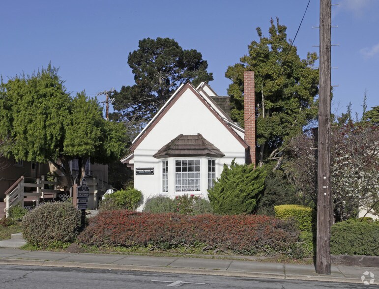 1084 Cass St, Monterey, CA à louer - Photo de l’immeuble – Image 2 sur 37