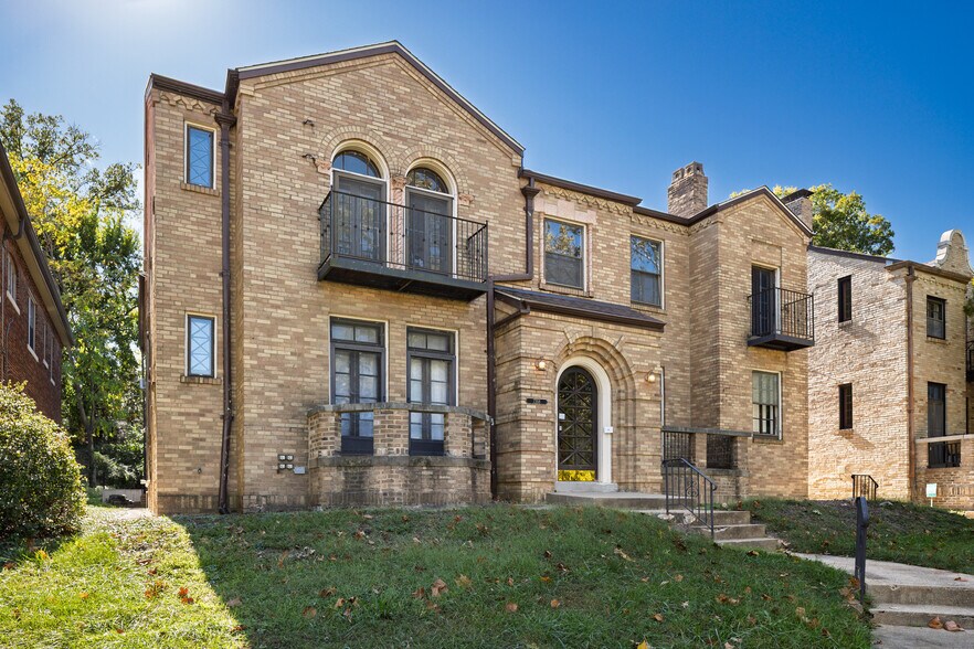 7358 Pershing Ave, University City, MO à vendre - Photo de l’immeuble – Image 1 sur 35