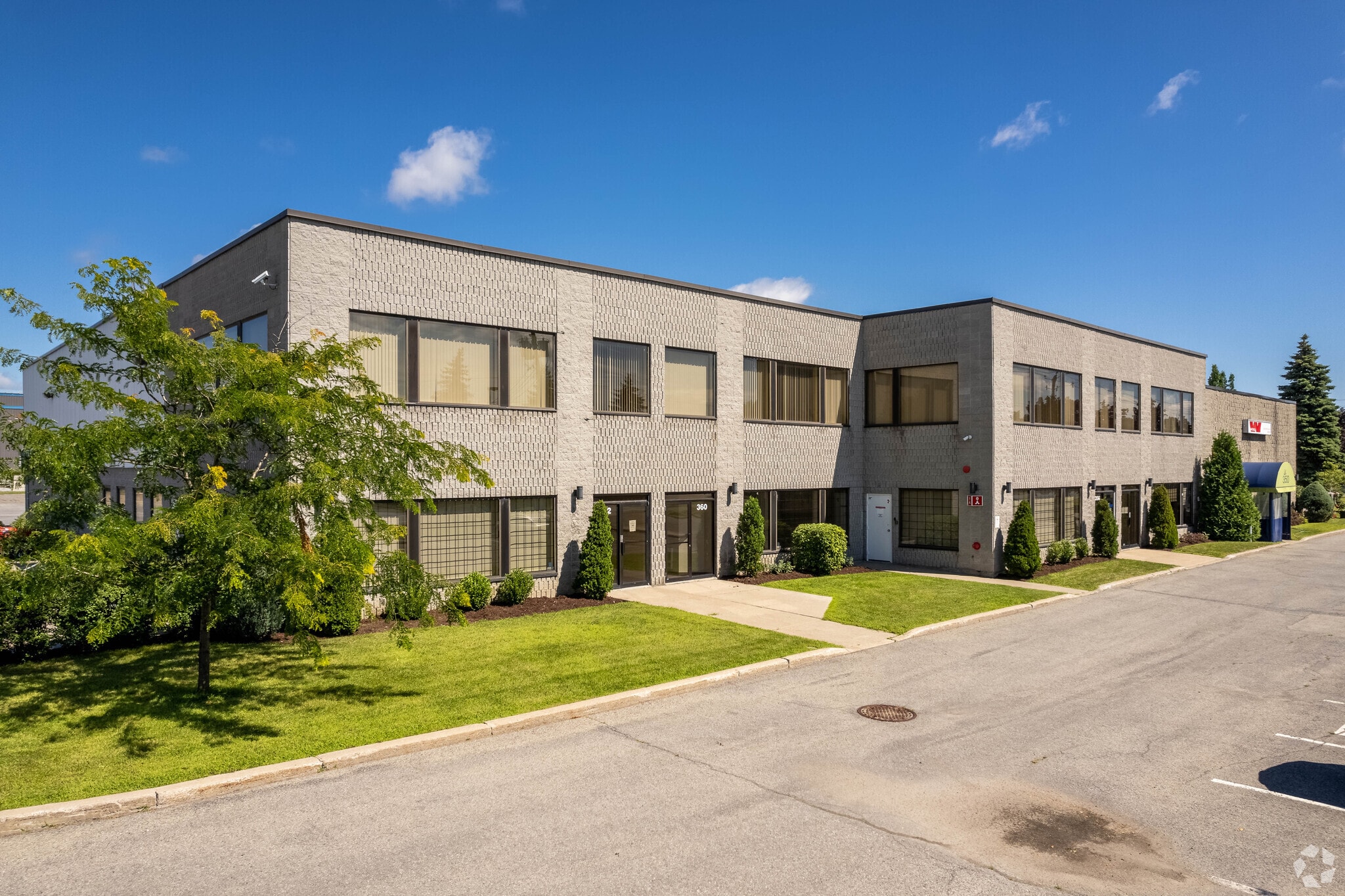 330-364 Rue Joseph-Carrier, Vaudreuil-dorion, QC à louer Photo principale– Image 1 sur 11