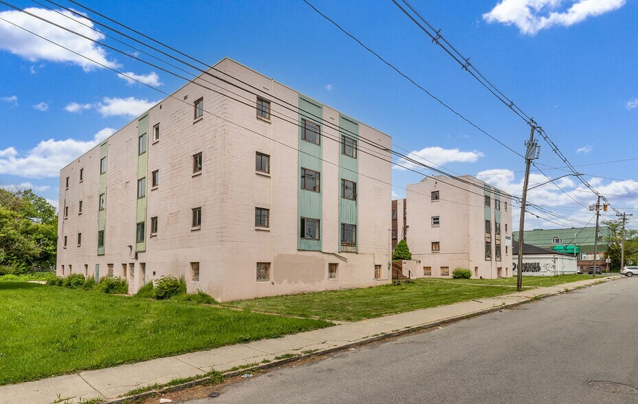 628 9th St, Niagara Falls, NY à vendre - Photo de l’immeuble – Image 2 sur 64