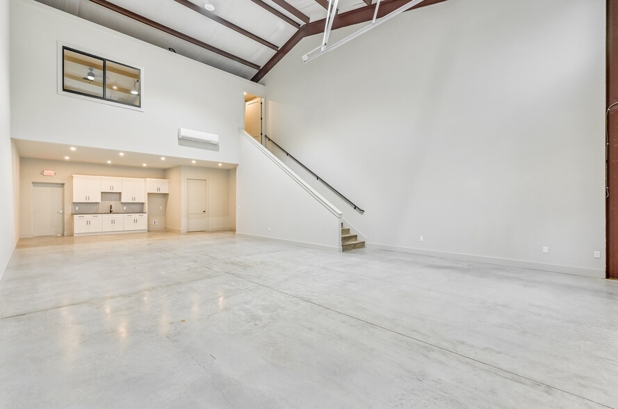 15210 Fitzhugh Rd, Austin, TX à louer - Photo intérieure – Image 2 sur 30