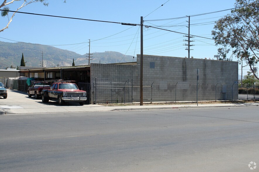 1204-1216 E Santa Paula St, Santa Paula, CA à vendre - Photo de l’immeuble – Image 3 sur 3