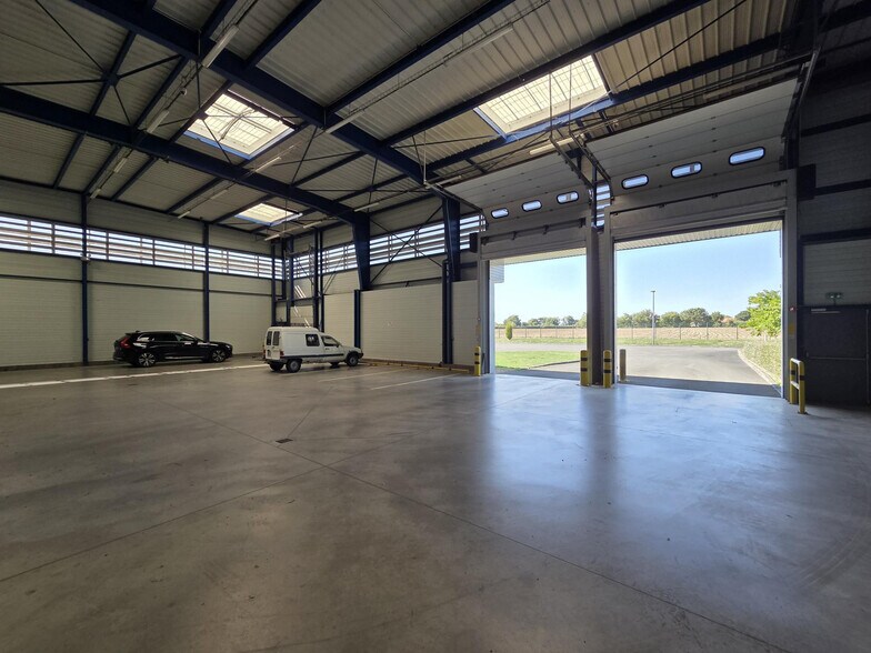 Industriel/Logistique dans Beaucouzé à vendre - Photo de l’immeuble – Image 2 sur 5