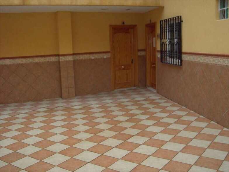 Bureau dans El Ejido, Almería à louer - Photo de l’immeuble – Image 1 sur 5