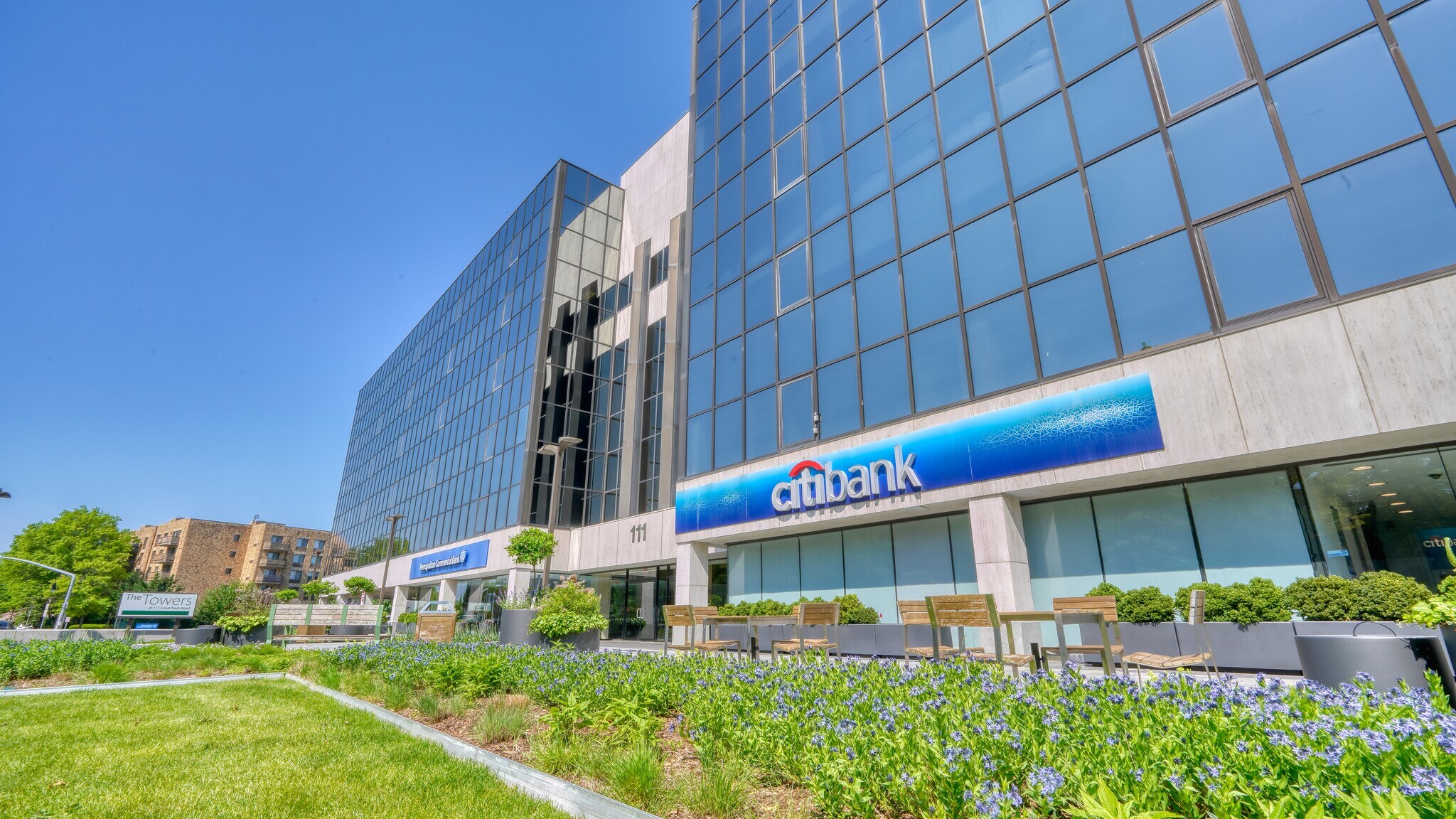 111 Great Neck Rd, Great Neck, NY à louer Photo principale– Image 1 sur 10