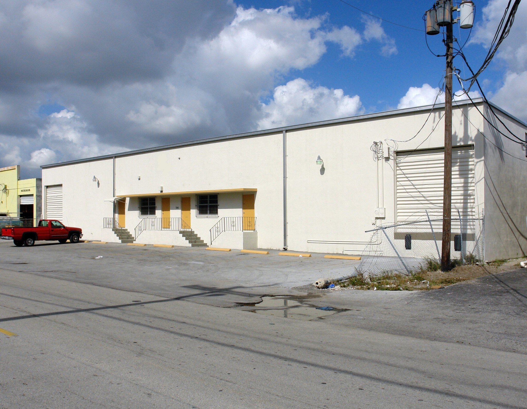 745 W 25th St, Hialeah, FL à louer Photo principale– Image 1 sur 3