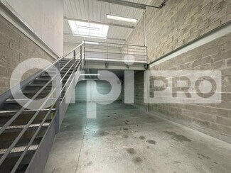 Plus de détails pour Local d'activités à louer