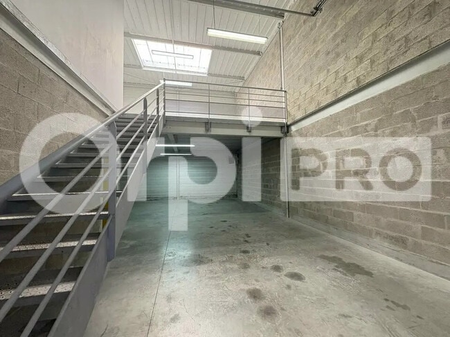 Plus de détails pour Local d'activités à louer