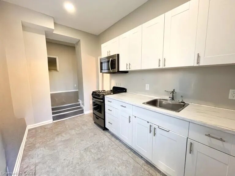 70 Victoria Av S, Hamilton, ON à louer - Photo de l’immeuble – Image 2 sur 7